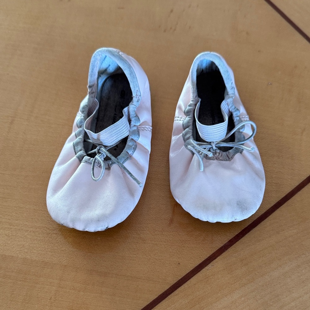 Free style Kids Ballet Shoes in White size 9